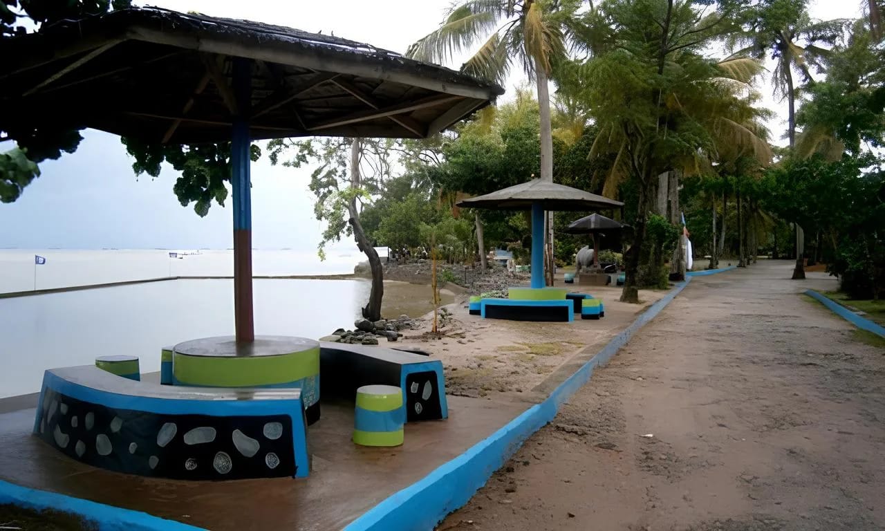 Pantai Labombo